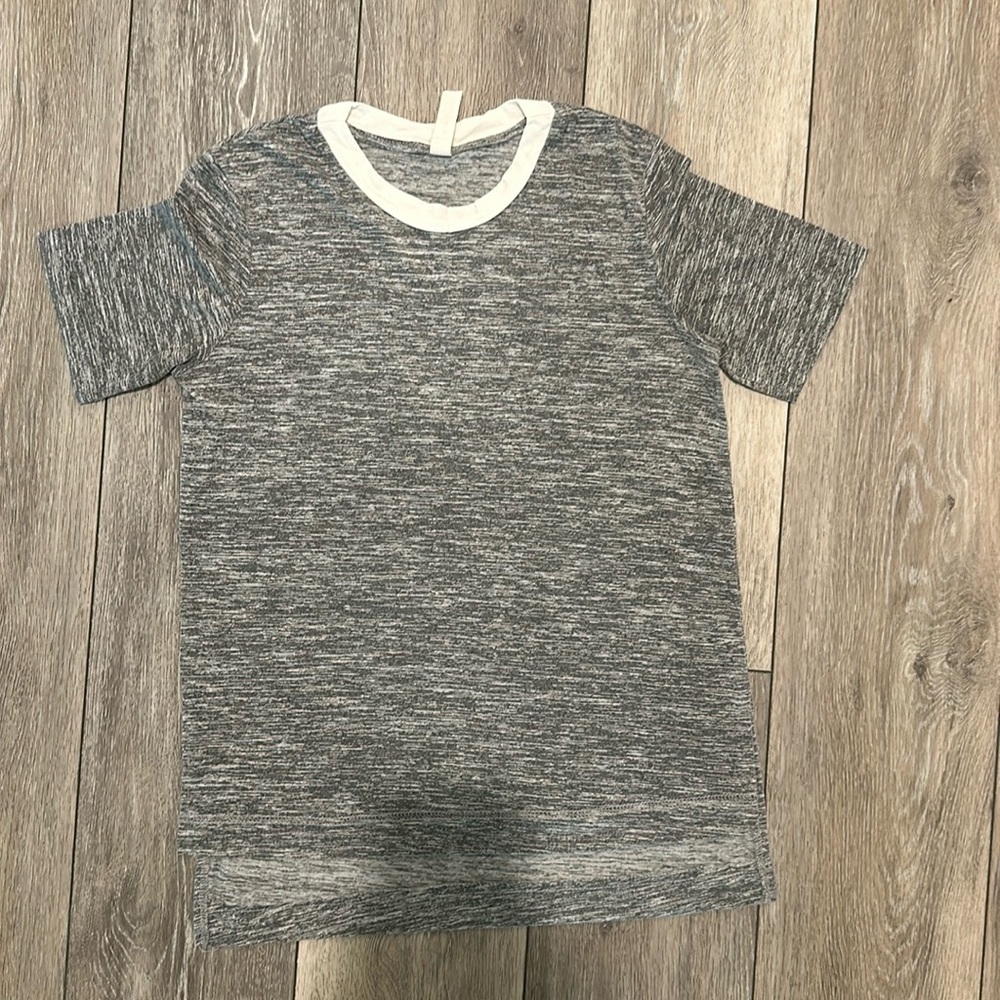 Ollie and Chloe Heather gray T shirt